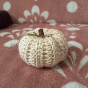 Mini horgolt tök, fahéj rúddal - kellékek & szerszámok - dekorációs kellékek - őszi dekor - őszi dekortök - Meska.hu