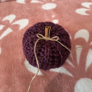 Mini horgolt tök, fahéj rúddal - kellékek & szerszámok - dekorációs kellékek - őszi dekor - őszi dekortök - Meska.hu