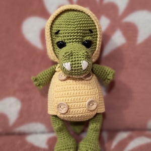 Amigurumi Krokodil baba ruhában, Játék & Sport, Plüssállat & Játékfigura, Más figura, Horgolás, Varrás, MESKA