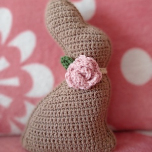 Amigurumi Húsvéti nyúl rózsával, Kellékek & szerszámok, Dekorációs kellékek, Figurák, Horgolás, Baba-és bábkészítés, MESKA