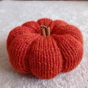 Kötött tök, fahéj rúddal, Kellékek & szerszámok, Dekorációs kellékek, Őszi dekor, Őszi dekortök, Horgolás, Varrás, MESKA