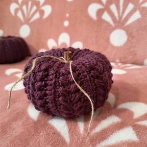 Horgolt tök, fahéj rúddal - kellékek & szerszámok - dekorációs kellékek - őszi dekor - őszi dekortök - Meska.hu