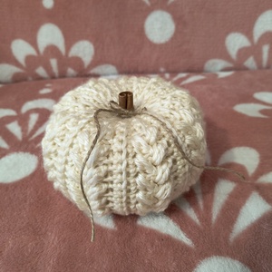 Horgolt tök, fahéj rúddal, Kellékek & szerszámok, Dekorációs kellékek, Őszi dekor, Őszi dekortök, Horgolás, Varrás, MESKA