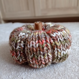 Horgolt tök, fahéj rúddal - kellékek & szerszámok - dekorációs kellékek - őszi dekor - őszi dekortök - Meska.hu