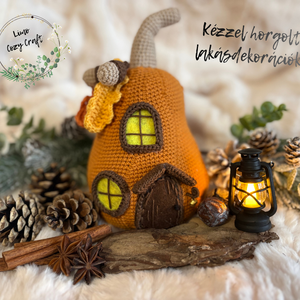Kézzel horgolt tök házikó, világító lámpással - Lakásdekoráció - Meska.hu