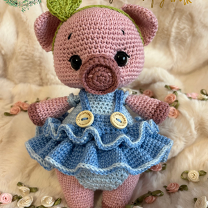 Kézzel horgolt malacka, szoknyában - Meska.hu