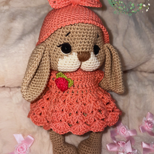 Kézzel horgolt nyuszi, szoknyában - játék & sport - plüssállat & játékfigura - nyuszi - Meska.hu