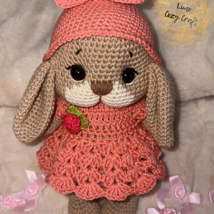 Kézzel horgolt nyuszi, szoknyában - játék & sport - plüssállat & játékfigura - nyuszi - Meska.hu