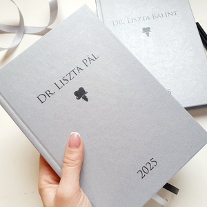 2026-os egyedi naptár, minimál, ezüst, fogorvos, Naptár, határidőnapló, kalendár, zsebnaptár, névreszóló, tervező - otthon & életmód - papír, írószer - naptár & tervező - Meska.hu