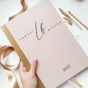 Egyedi naptár, Aany és núd, Logóval, Naptár, határidőnapló, kalendár, zsebnaptár, névreszóló, tervező, Otthon & Életmód, Papír, írószer, Naptár & Tervező, Fotó, grafika, rajz, illusztráció, Mindenmás, MESKA