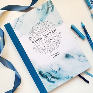 Egyedi naptár, matek tanár, kék, Naptár, határidőnapló, kalendár, zsebnaptár, névreszóló, tervező, könyvelő, Otthon & Életmód, Papír, írószer, Naptár & Tervező, Fotó, grafika, rajz, illusztráció, Mindenmás, MESKA