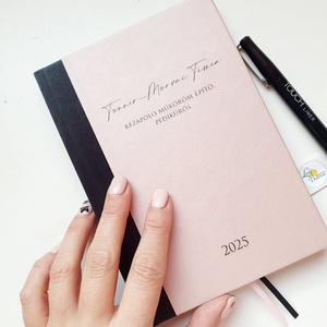 Egyedi naptár, Fekete, púder, rosegold, Logóval, Naptár, határidőnapló, kalendár, zsebnaptár, névreszóló, tervező,körmös, Otthon & Életmód, Papír, írószer, Naptár & Tervező, Fotó, grafika, rajz, illusztráció, Mindenmás, MESKA