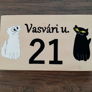 Házszám, házszámtábla, utcatábla- Szerénke és Lukrécia. Frakk a macskák réme, házszám . - otthon & életmód - ház & kert - házszám - Meska.hu