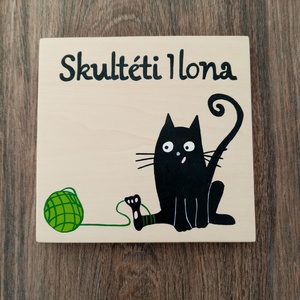 Névre szóló ajtójelölő tábla, ajtódísz, kopogtató- fonal galiba - otthon & életmód - dekoráció - ajtó- és ablak dekoráció - ajtótábla - Meska.hu