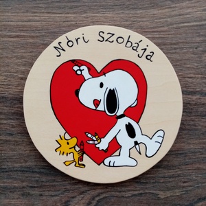 Snoopy ajtójelölő tábla, ajtó jelölő tábla, ajtódísz, kopogtató, Otthon & Életmód, Babaszoba, gyerekszoba, Gyerek névtábla, Festészet, Festett tárgyak, MESKA