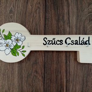 Családi kulcsakasztó, kulcstartó, fali kulcstartó- kulcs alakú - otthon & életmód - dekoráció - fali és függő dekoráció - fali kulcstartó - Meska.hu