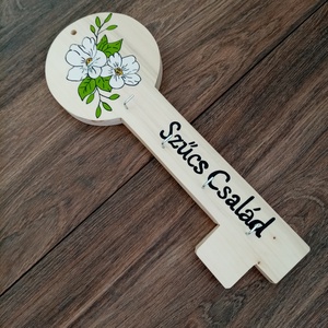 Családi kulcsakasztó, kulcstartó, fali kulcstartó- kulcs alakú - otthon & életmód - dekoráció - fali és függő dekoráció - fali kulcstartó - Meska.hu
