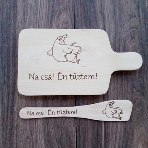 Vicces Csirkés vágódeszka, fakanál, teflon lapát szett - 2 darabos - otthon & életmód - konyhafelszerelés, tálalás - sütés, főzés - vágódeszka - Meska.hu