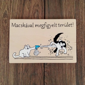 Macskával megfigyelt terület - Vicces ajtótábla, Otthon & Életmód, Dekoráció, Ajtó- és ablak dekoráció, Ajtótábla, Festészet, Festett tárgyak, Saját tervezésű kézzel festett ajtótábla, a ház dísze is lehet.
Modern, minőségi, egyedi.
Kézzel fe..., MESKA