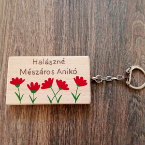 Virágos, névvel gravírozott kulcstartó, névtábla, felirat - kulcstartó - Meska.hu