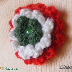 Horgolt kokárda - virág -  - Meska.hu