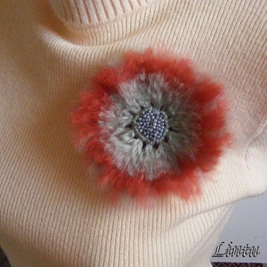 Pihe-puha szürke-piros kitűző (bross) - ékszer - kitűző és bross - kitűző - Meska.hu