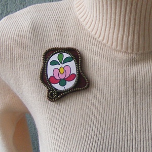 Cipzárbross, kalocsai virág - ékszer - kitűző és bross - Meska.hu