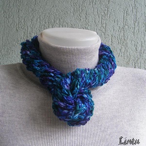 Téli horgolt nyaklánc kék-lila színekben - ékszer - nyaklánc - nyakpánt, gallér - Meska.hu
