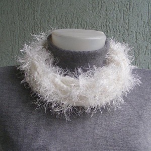 Téli horgolt nyaklánc fehér színben - ékszer - nyaklánc - nyakpánt, gallér - Meska.hu