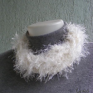 Téli horgolt nyaklánc fehér színben - Meska.hu