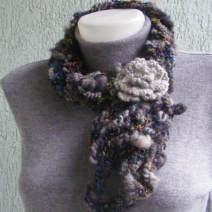 Téli horgolt nyaklánc szürke színekben - ékszer - nyaklánc - nyakpánt, gallér - Meska.hu