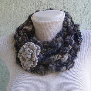 Téli horgolt nyaklánc szürke színekben - Meska.hu