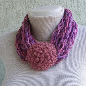 Téli horgolt nyaklánc lila színekben, Ékszer, Nyaklánc, Nyakpánt, gallér, Varrás, Horgolás, MESKA
