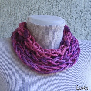 Téli horgolt nyaklánc lila színekben, Ruha & Divat, Sál, Sapka, Kendő, Sál, Varrás, Horgolás, MESKA