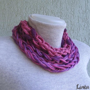 Téli horgolt nyaklánc lila színekben - ruha & divat - sál, sapka, kendő - sál - Meska.hu