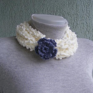 Téli horgolt nyaklánc fehér-kék színekben, Ruha & Divat, Sál, Sapka, Kendő, Sál, Varrás, Horgolás, MESKA