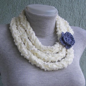 Téli horgolt nyaklánc fehér-kék színekben - ruha & divat - sál, sapka, kendő - sál - Meska.hu