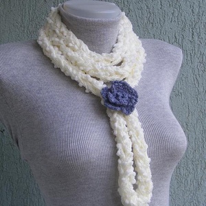 Téli horgolt nyaklánc fehér-kék színekben - ruha & divat - sál, sapka, kendő - sál - Meska.hu