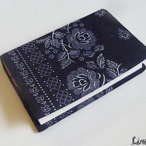 Könyvborító állítható szélességgel, kékfestő jellegű anyagból - Meska.hu