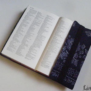 Könyvborító állítható szélességgel, kékfestő jellegű anyagból - könyv & zene - könyvtok - Meska.hu