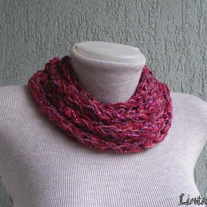 Téli horgolt nyaklánc bordó-rózsaszín színekben - ruha & divat - sál, sapka, kendő - sál - Meska.hu