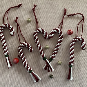 Makramé cukorka pálca karácsonyfa dísz, Karácsony, Karácsonyi lakásdekoráció, Karácsonyfadíszek, Csomózás, MESKA