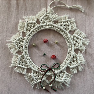 Makramé karácsonyi koszorú �Hópihe� - karácsony - adventi díszek - adventi ajtódísz - Meska.hu