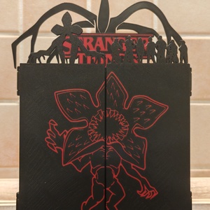 Stranger Things kinderjoy figura tartó, kinyitható változat - otthon & életmód - dekoráció - asztal és polc dekoráció - dekorációs tál, tartó - Meska.hu