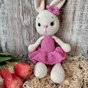 Szoknyás nyuszi - amigurumi horgolt figurák - Meska.hu