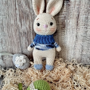 Sötétkék-garbós nyuszi - amigurumi horgolt figurák - Meska.hu