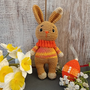 Nyuszi amigurumi horgolt figura rózsaszín narancs pulcsiban + horgolt tojásdísz, Játék & Sport, Plüssállat & Játékfigura, Nyuszi, Horgolás, MESKA