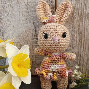 Nyuszi amigurumi horgolt figura mintás szoknyával - Meska.hu