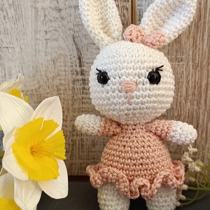 Rózsaszín szoknyás nyuszi - amigurumi horgolt figura - Meska.hu