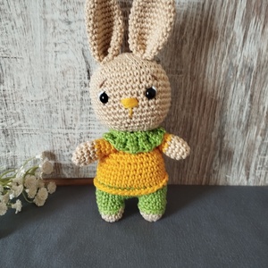 Zöld-sárga nyuszi amigurumi horgolt figura - Meska.hu